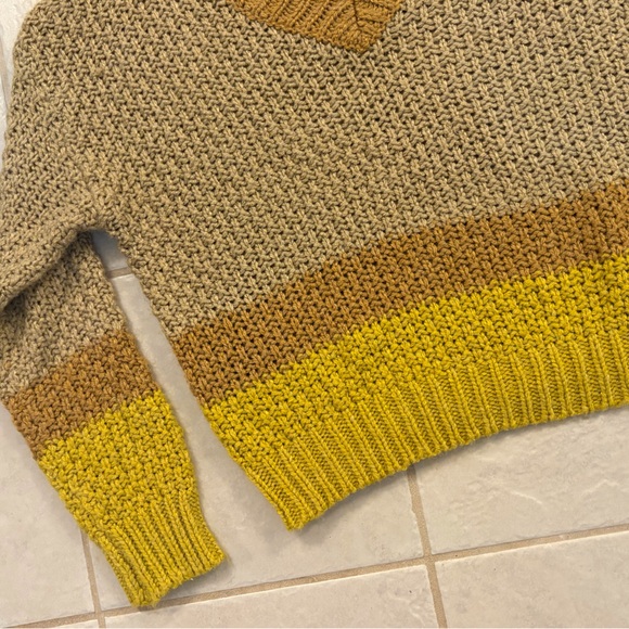 Sweater - Picture 2 of 4